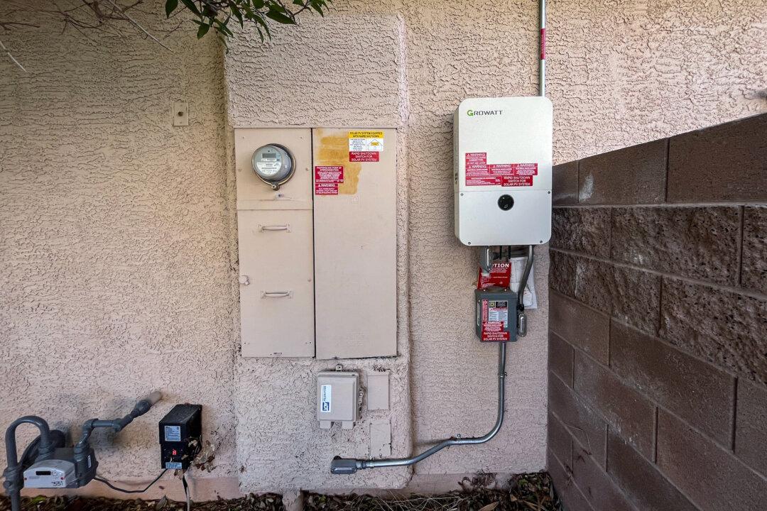 (Left) The property at 979 Sugar Springs Drive in Las Vegas on Feb. 3. 2026. Law enforcement raided the home on Jan. 31, 2026, after receiving a tip about suspcious activity involving unknown materials. (Right) Electrical boxes on the side of a garage where law enforcement discovered a freezer and multiple refrigerators in a suspected illegal biolab. (Allan Stein/The Epoch Times)