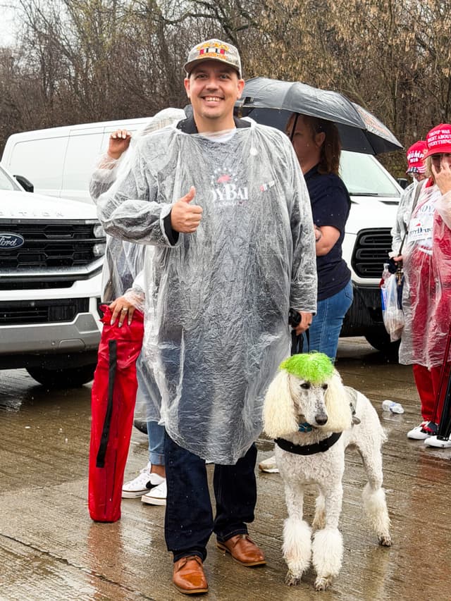 Iraq conflict veteran Daniel O’Dell, 38, of Elizabethtown, Ky., with his service dog Fluffy Poodle, at an event promoting Republican congressional candidate Ed Gallrein, whom President Donald Trump endorsed, at Verst Logistics in Hebron, Ky., on March 11, 2026. (Janice Hisle/The Epoch Times)