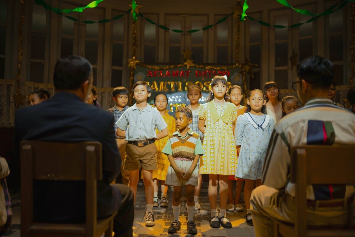 The children perform a concert, in "A Letter to My Youth." (Netflix)