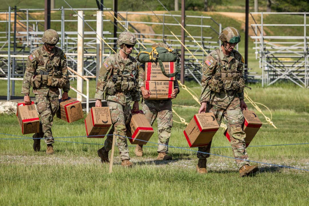U.S. Army soldiers take part in the Best Jumpmaster event at Fort Benning, Ga., on April 10, 2026. (John Fredricks/The Epoch Times)