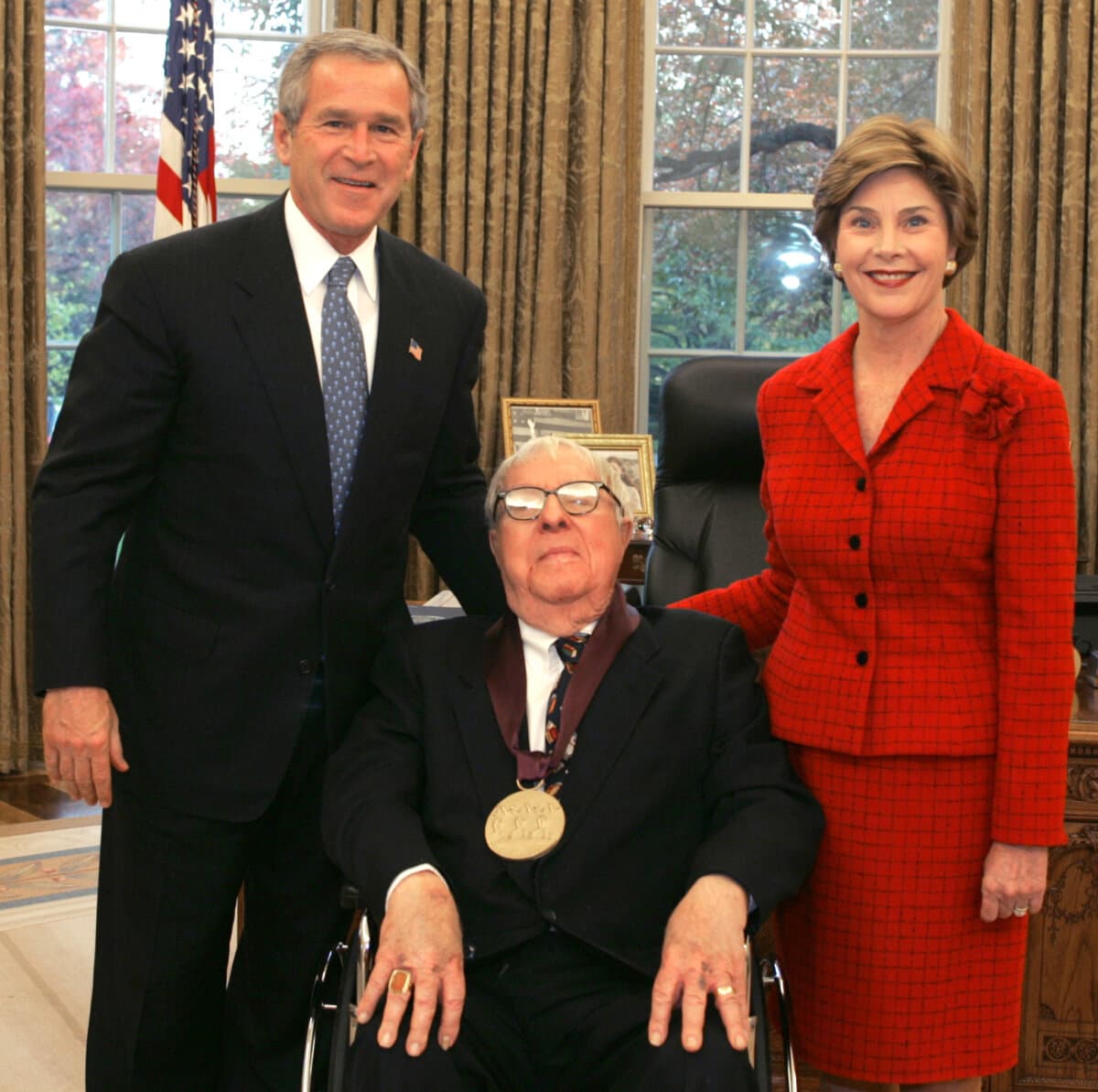 Ray Bradbury receiving the National Medal of Arts in 2004 with President George W. Bush and First Lady Laura Bush. (Public Domain)