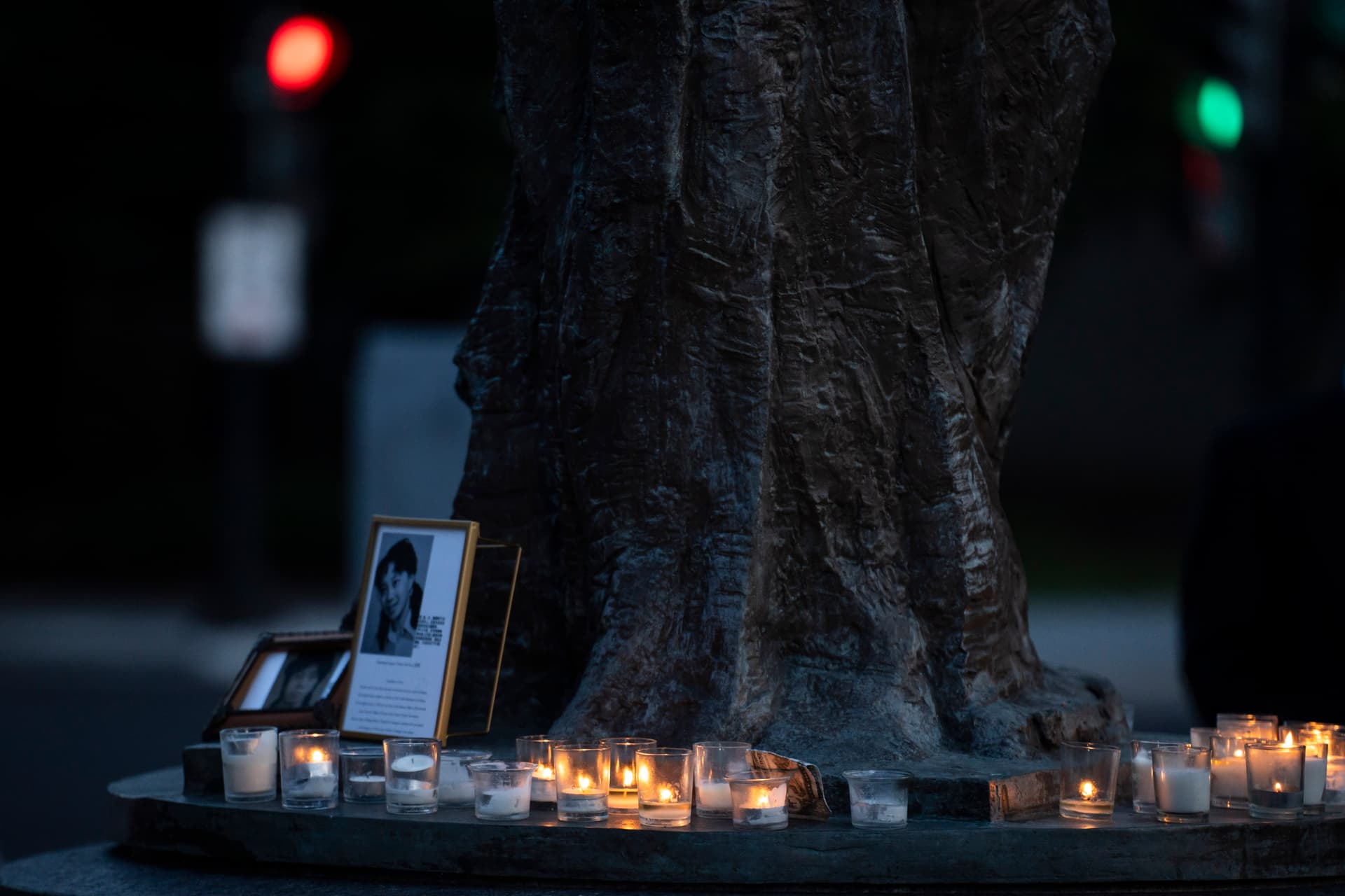 A Tiananmen Square massacre candlelight vigil is held at the Victims of Communism Memorial in Washington on June 4, 2026. (Madalina Kilroy/The Epoch Times)
