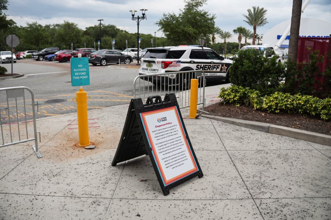 (Top) Orange County Sheriff’s Office vehicles are stationed outside Icon Park after a “teen takeover” prompted a heavy law enforcement response in Orlando on May 9, 2026. (Bottom) A heavy law enforcement presence was observed at Icon Park in Orlando on May 9, 2026. The theme park implemented a chaperone policy after a “teen takeover” of about 1,000 minors. (Troy Myers/The Epoch Times)