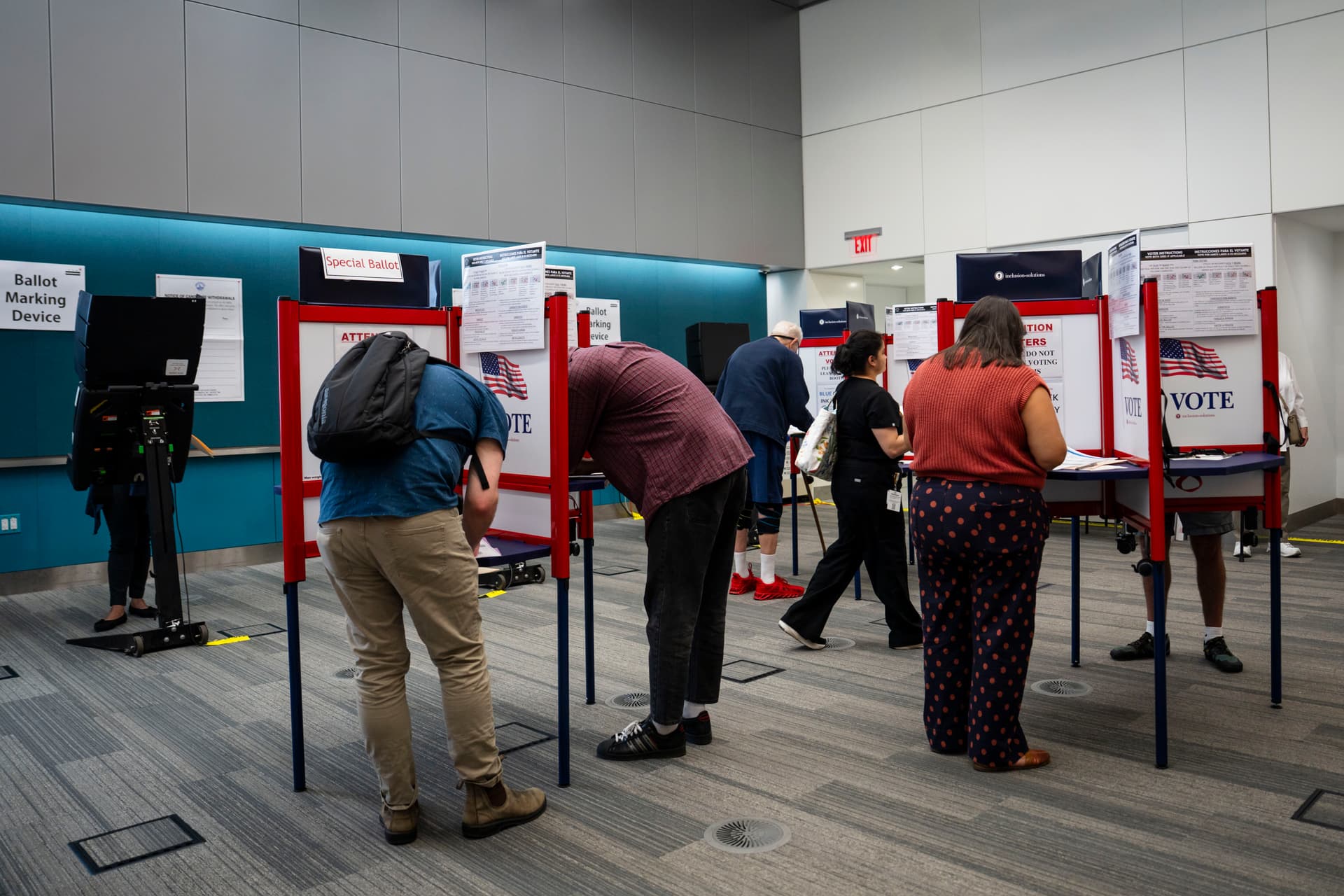 People vote in the mayoral election in Washington on June 16, 2026. (Madalina Kilroy/The Epoch Times)