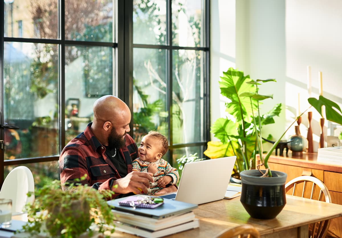 Even brief interactions throughout the day can strengthen parent-child bonds when caregivers are physically present and emotionally engaged. (Westend61/Getty Images)