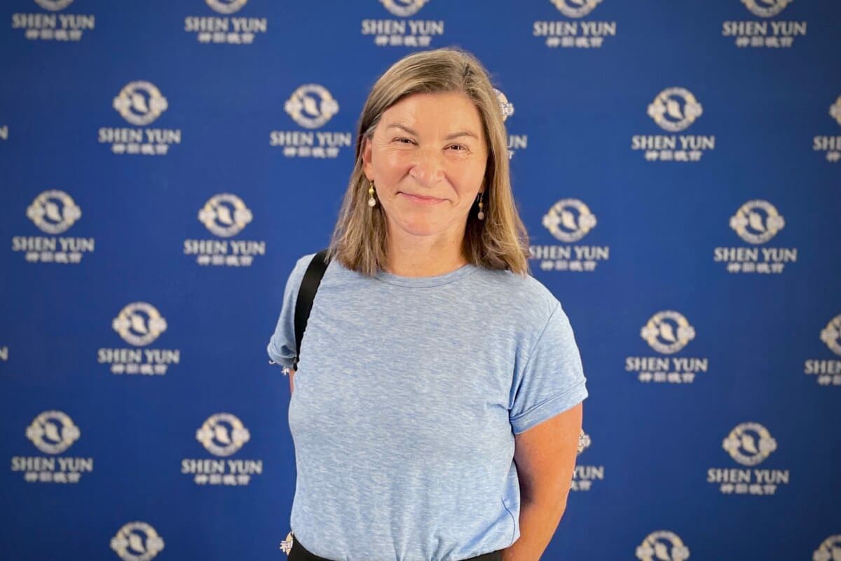 Tammy Peterson enjoyed Shen Yun at the Four Seasons Centre for the Performing Arts in Toronto on June 28, 2026. (Allen Zhou/The Epoch Times)