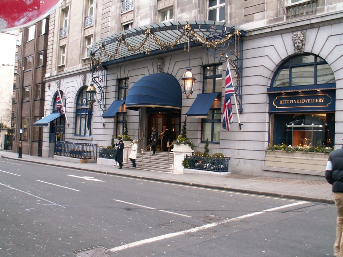 The Ritz Hotel in London holds the mystery of murder in this novel. (<a href="http://creativecommons.org/licenses/by-sa/3.0/">CC BY-SA 3.0</a>)