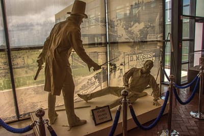 A display depicts a political duel that made David Bowie famous. It reflects a period in early American history when personal and political disputes were sometimes settled through formal combat. (CC BY-SA 2.0)