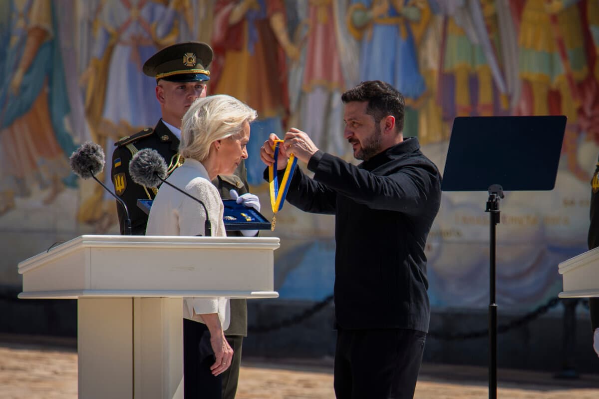 Ukrainian President Volodymyr Zelenskyy (R) awards European Commission President Ursula von der Leyen in Kyiv, Ukraine, on July 15, 2026. (AP Photo/Dan Bashakov)