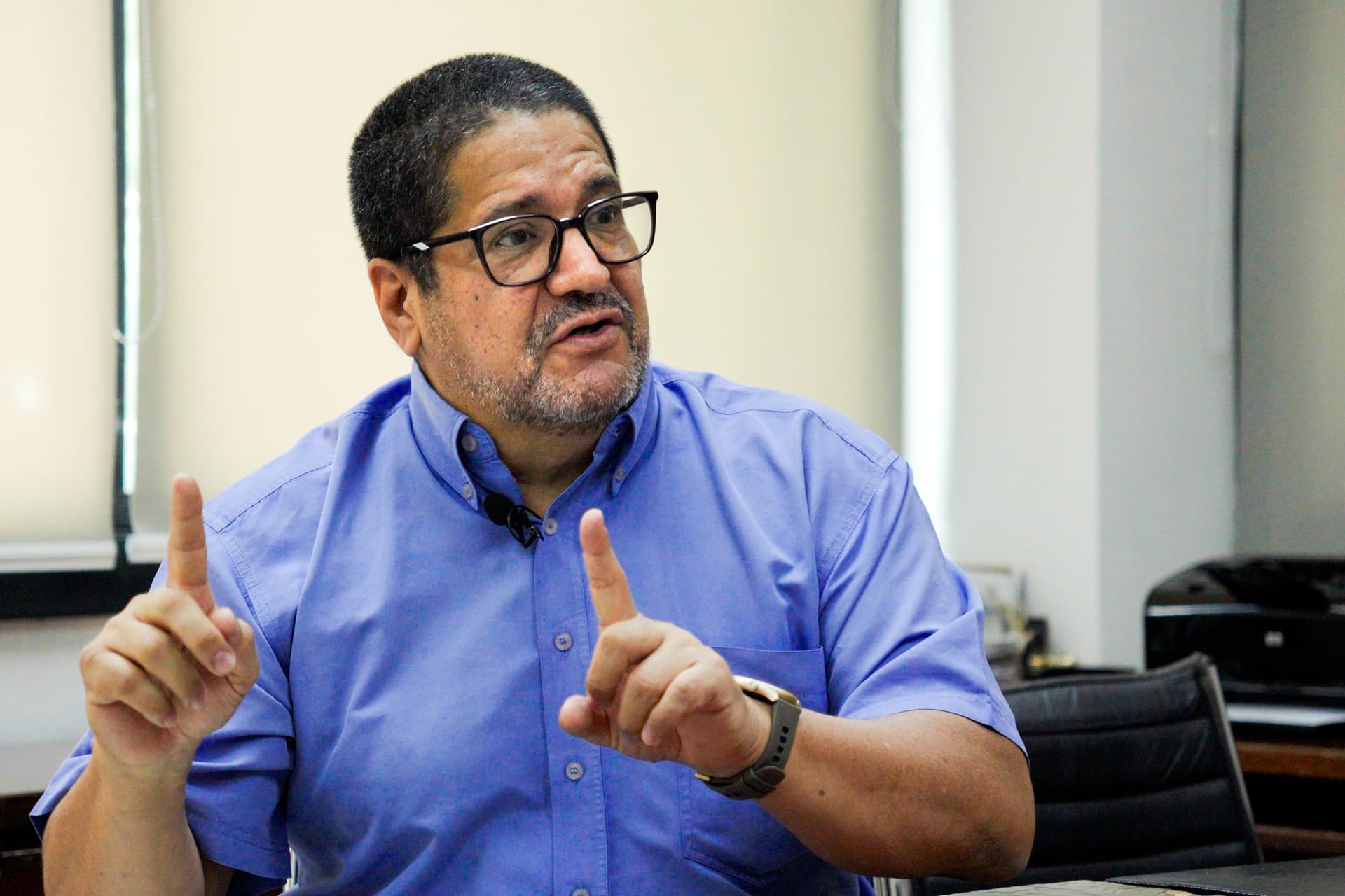 Luis Crespo, economics professor and vice president of the teachers association of the Central University of Venezuela, outlines Venezuela's economic downfall, in Caracas, Venezuela, on July 8, 2026. (Frederico Vidovix/The Epoch Times)