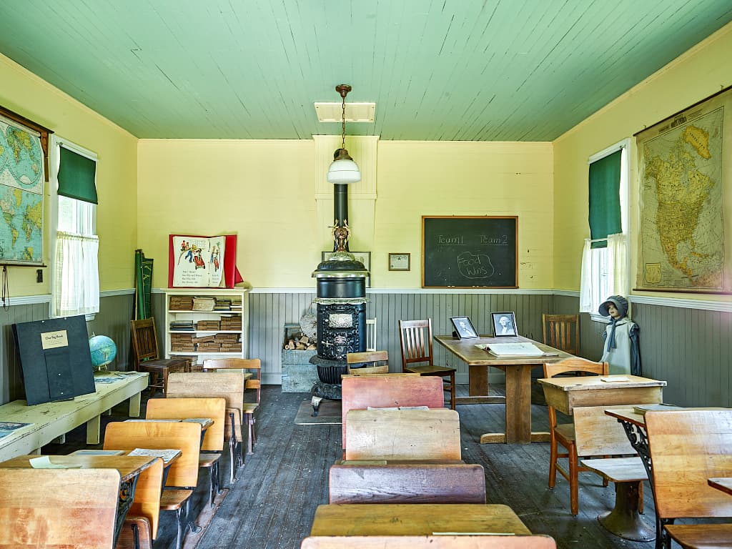 A one-room schoolhouse, built around 1907 in Butler County, Iowa. (Public Domain)