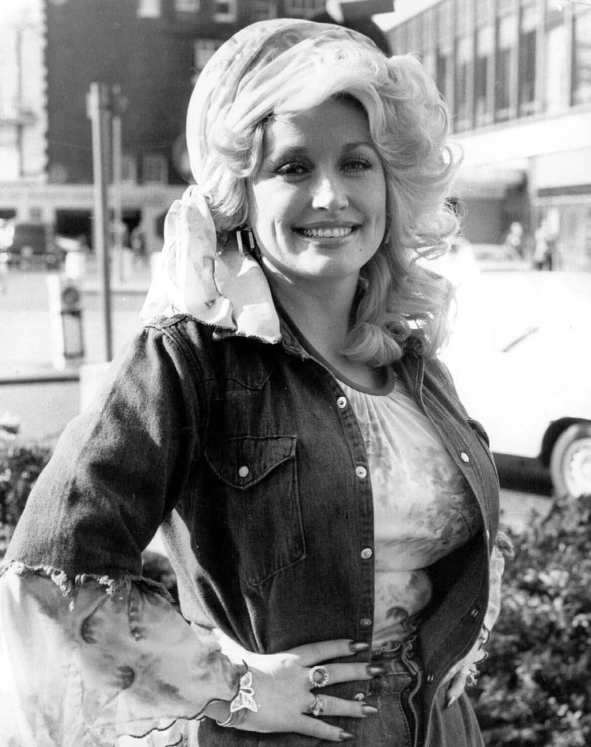 Country music queen Dolly Parton is pictured in London on May 20, 1977, following her performance at the King's Theatre in Glasgow. (Keystone/Getty Images)
