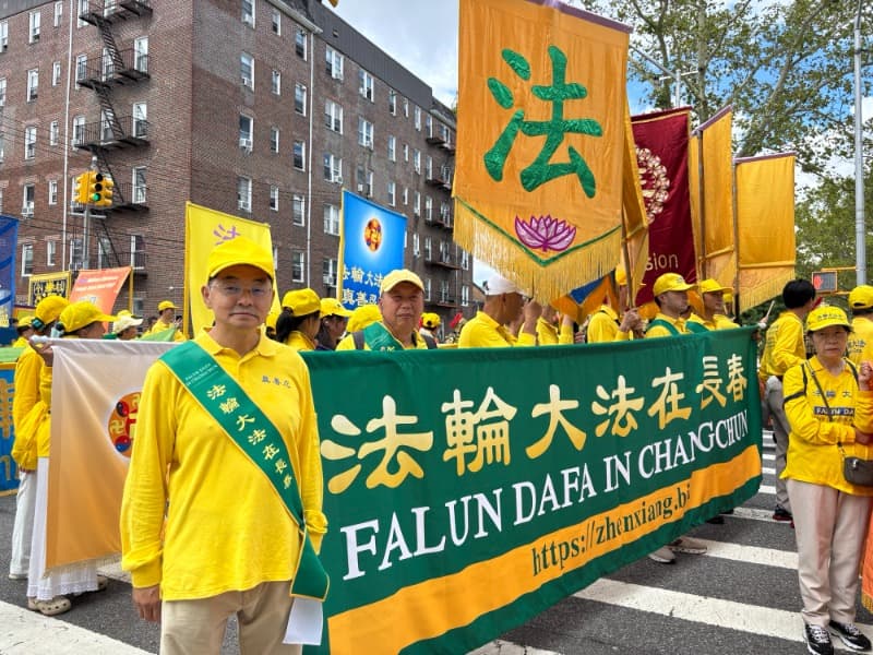Guan Liantao at a Falun Gong march in New York City on Aug. 23, 2026. (Ruo Shui/The Epoch Times)