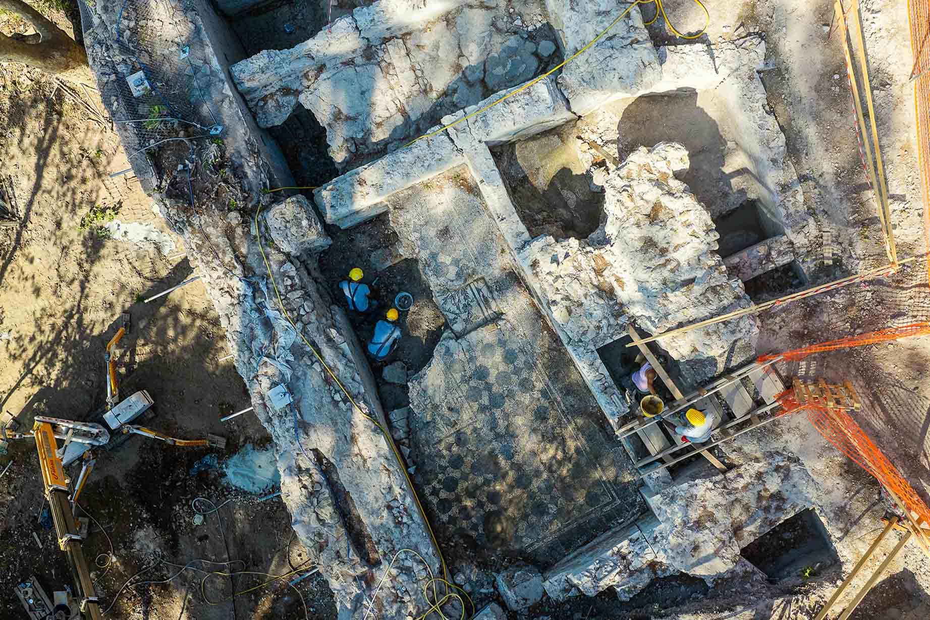 An overhead look into the excavation site of what reseers call an ancient Roman fire station. (Ufficio Stampa della Soprintendenza Speciale di Roma)