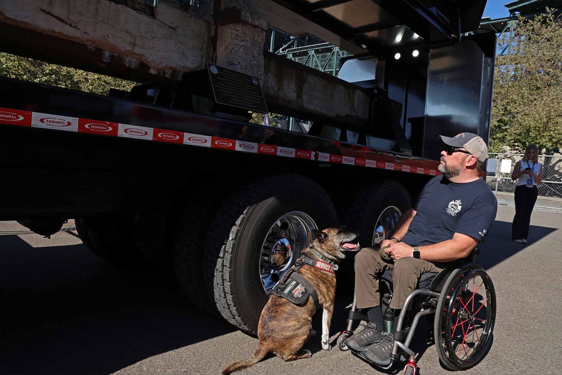 ​A veteran looks at the steel remnants of 9/11 during the tour’s stop in Seattle. (Tunner to Towers)