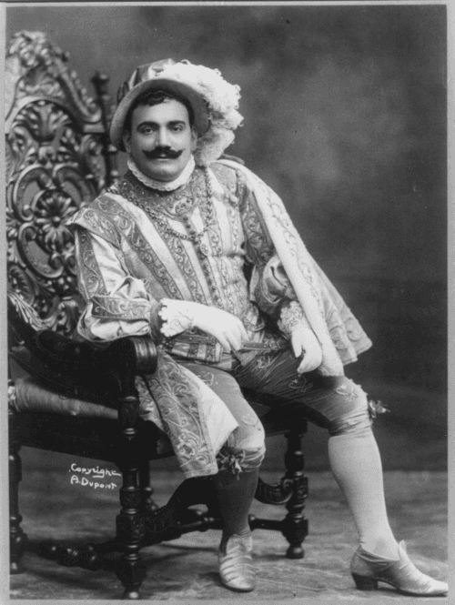 The famous Italian tenor sits in costume in 1908. (Public Domain)