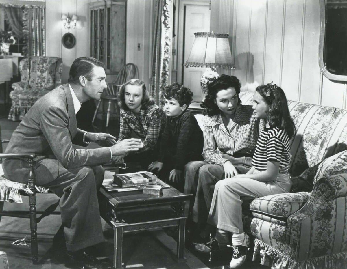 (L–R) Lt. Bill Smith (Randolph Scott), Dinah (Peggy Ann Garner), Archie (Dean Stockwell), Marian (Lynn Bari), and April Carstairs (Connie Marshall), in “Home Sweet Homicide.” (20th Century Fox)