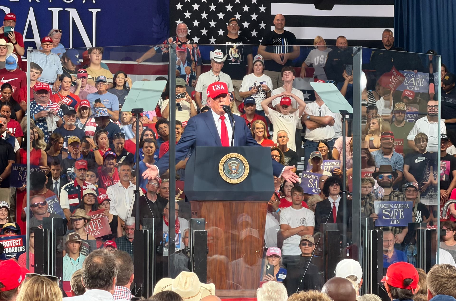 President Donald Trump speaks during a rally at the Gastonia Municipal Airport in Gastonia, N.C., on Sept. 16, 2026. (Travis Gillmore/The Epoch Times)