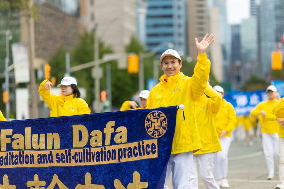 Falun Gong practitioners hold a parade in downtown Toronto to call for an end to the Chinese regime's persecution and transnational repression, on Sept. 19, 2026. (Alex Gurevich)