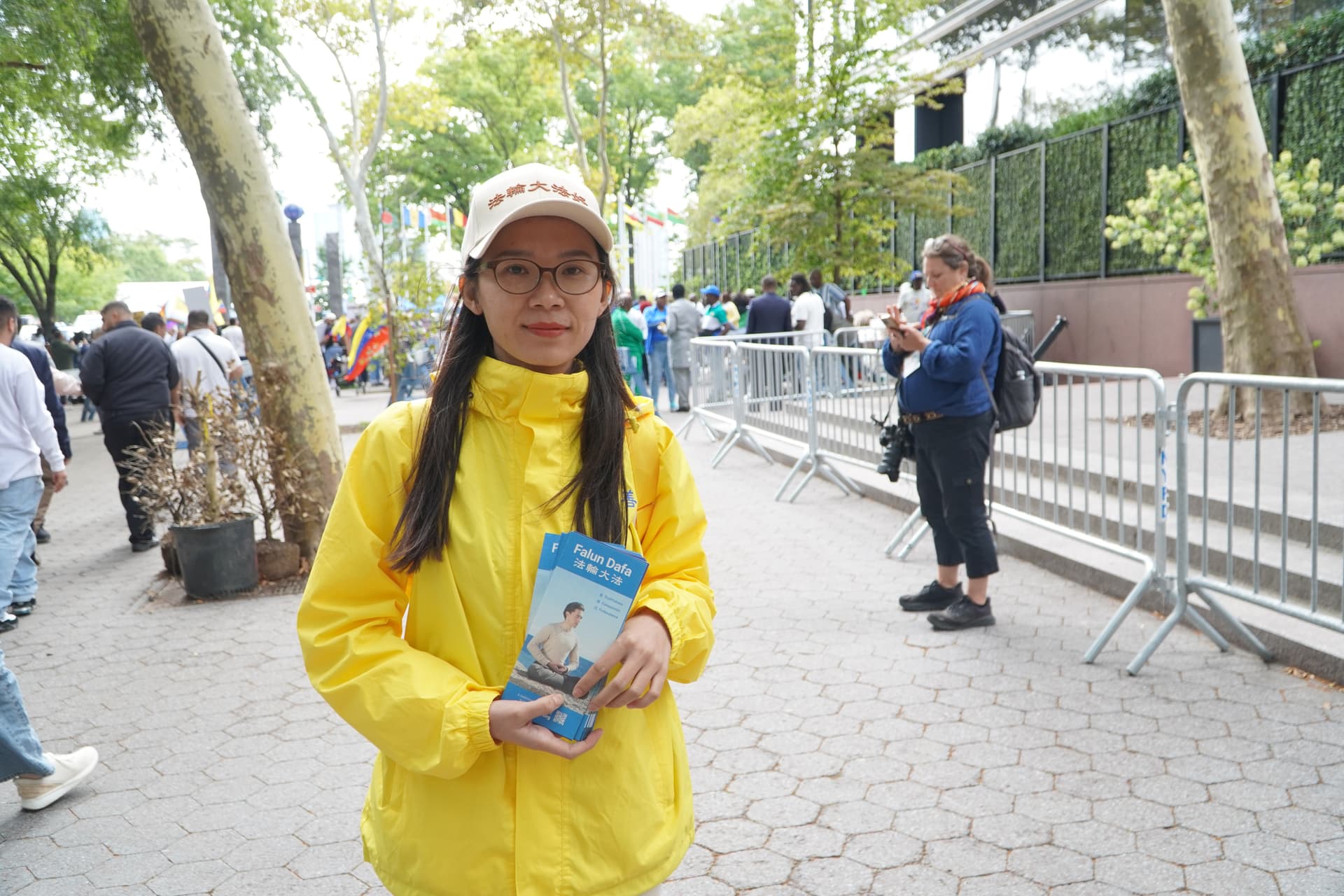 Oanh Le hands out information about Falun Gong at Dag Hammarskjold Plaza in New York City on Sept. 22, 2026. (Nicholas Zifcak/The Epoch Times)