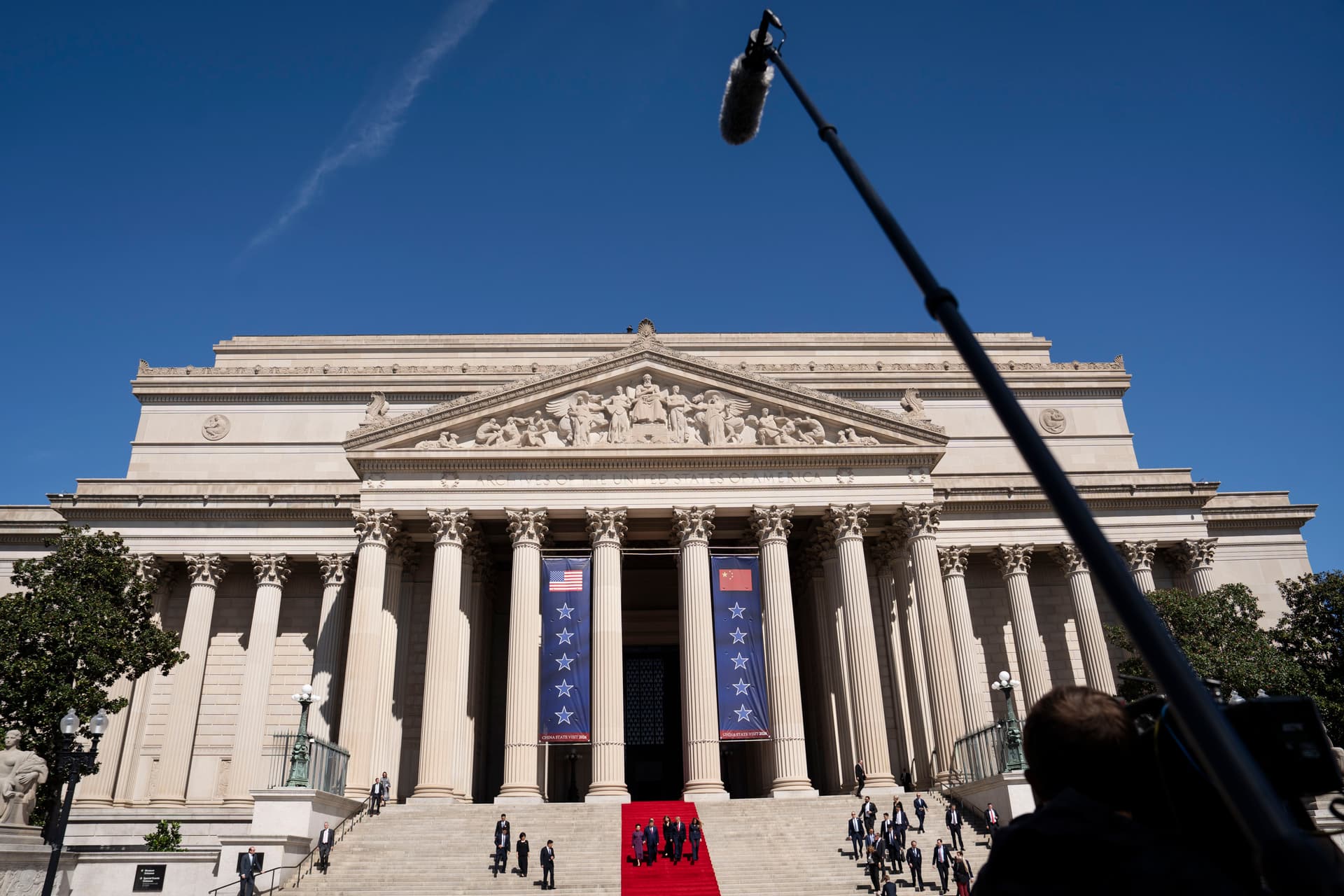 U.S. President Donald Trump; First Lady Melania Trump; Chinese leader Xi Jinping; and Xi’s wife, Peng Liyuan, during a visit to the U.S. National Archives in Washington on Sept. 25, 2026. (Madalina Kilroy/The Epoch Times)