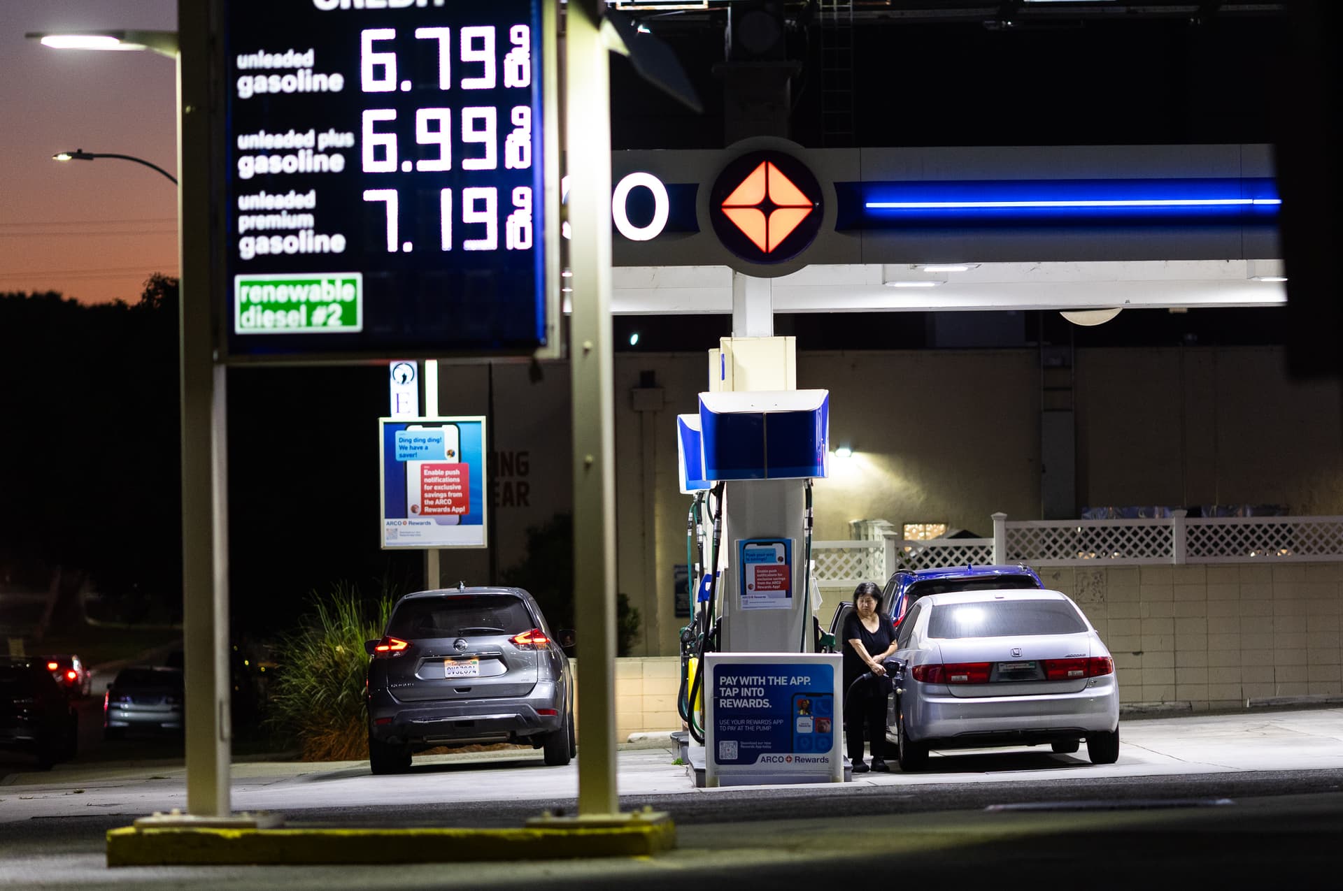 Gas prices in Los Angeles on Sept. 29, 2026. (John Fredricks/The Epoch Times)