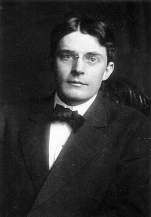 Photograph of John Broadus Watson at John Hopkins University (1908 to 1921), where he established behaviourism. (John Broadus Watson, Public domain, via Wikimedia Commons)