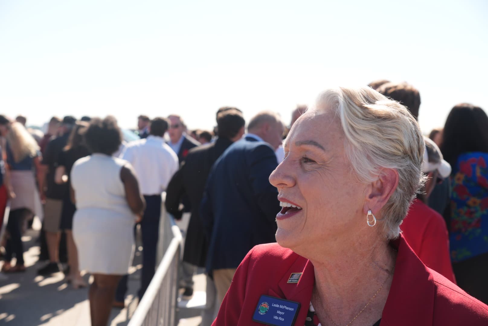 Leslie McPherson, mayor of Villa Rica, Ga., waited for Vice President JD Vance's arrival with dozens of supporters and lawmakers on Oct. 14, 2026. (Troy Myers/The Epoch Times)