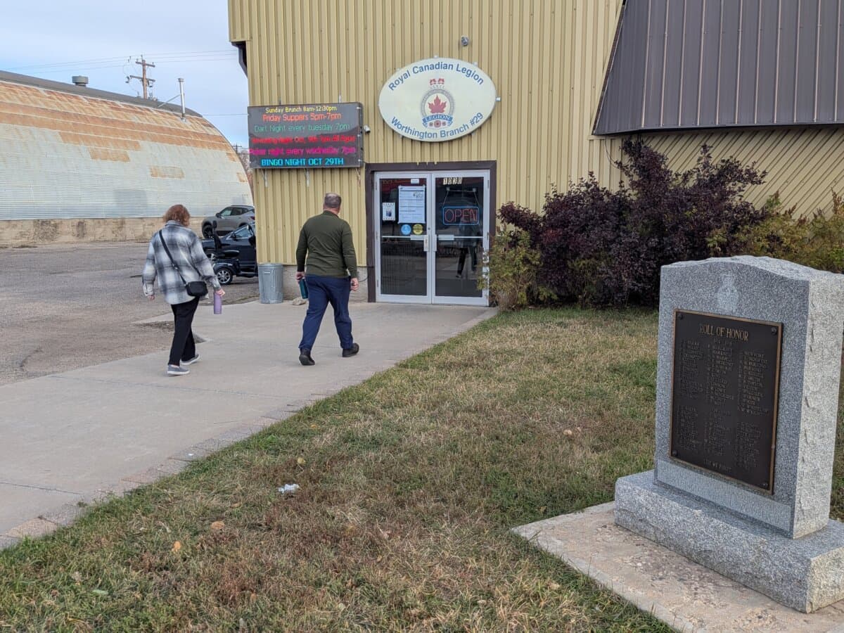 Voters enter the Royal Canadian Legion in Wainwright, Alta., to vote in the provincial referendum on Oct. 19, 2026. (Paul Rowan Brian/The Epoch Times)