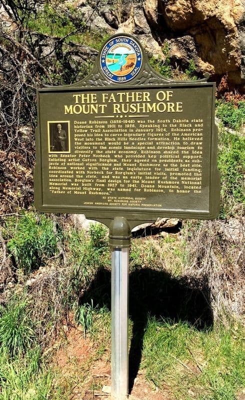 Doane Robinson marker—"The Father of Mount Rushmore." (<a href="https://commons.wikimedia.org/wiki/User:Jrryjude">Jrryjude</a>/<a href="https://creativecommons.org/publicdomain/zero/1.0/deed.en">CC0</a>)