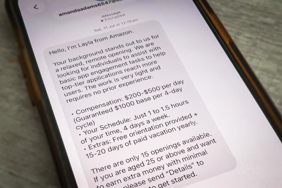 A cellphone displays a scam message, dated July 11, 2026, advertising a job, in Sydney, in this file photo. (Luyi Liu/The Epoch Times)