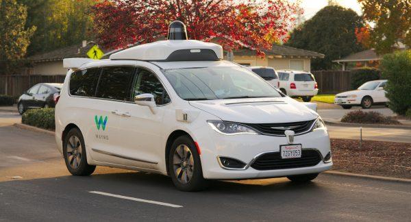 Self-driving tech company Waymo tests a Chrysler Pacifica Hybrid minivan in Los Altos, California, on Nov. 19, 2017. (Dllu/Public domain)
