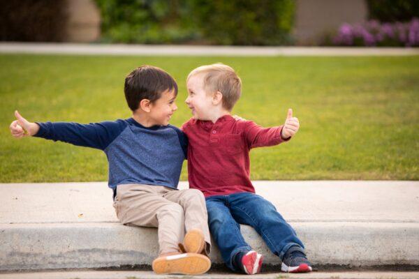 Makenzie Hollar practiced social distancing while photographing her neighbors in Bakersfield, Calif., during the statewide stay-at-home order. (Courtesy of Makenzie Hollar Photography www.makenziephoto.com)