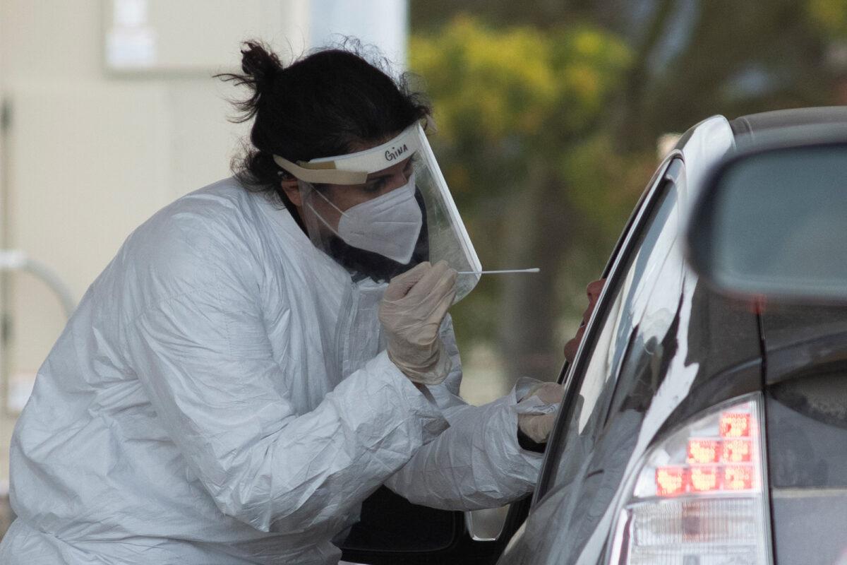 Medical professionals conduct tests for COVID-19 in Bolinas, Calif., on April 20, 2020. (Kate Munsch/Reuters)