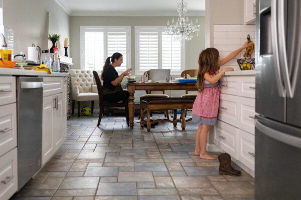 Fifth-grade teacher Jessica Equils teaches her class online from her home in Rancho Cucamonga, Calif., on Aug. 3, 2020. (John Fredricks/The Epoch Times)