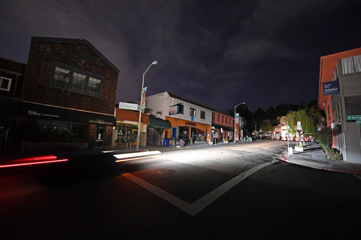 A vehicle drives up Mountain Blvd. in the Montclair neighborhood after the power has been shut off in Oakland, Calif., on Oct. 25, 2020. (Jose Carlos Fajardo/Bay Area News Group via AP)