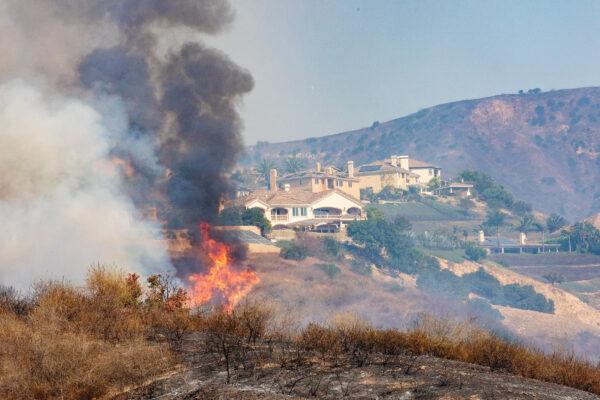 Orange County's Blue Ridge Fire approaches homes in Yorba Linda, Calif., on Oct. 27, 2020. (John Fredricks/The Epoch Times)