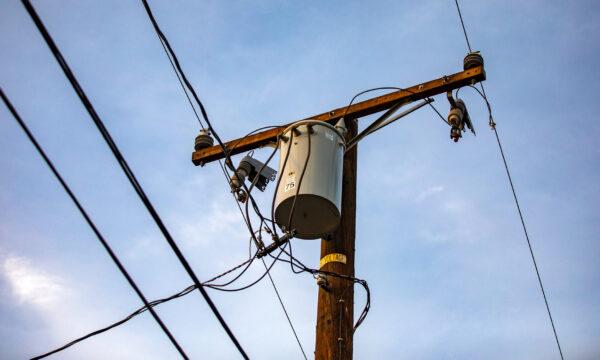 Power lines in Fullerton, Calif., on Dec. 22, 2020. (John Fredricks/The Epoch Times)