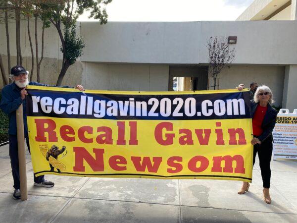 Richard Walser and Francine Berbarg volunteered for a campaign to recall Gov. Gavin Newsom. (Jack Bradley/The Epoch Times)
