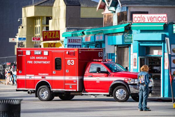 An LAFD paramedic responds to an emergency on the Venice Boardwalk, in Venice Beach, Calif., on Jan. 27, 2021. (John Fredricks/The Epoch Times)