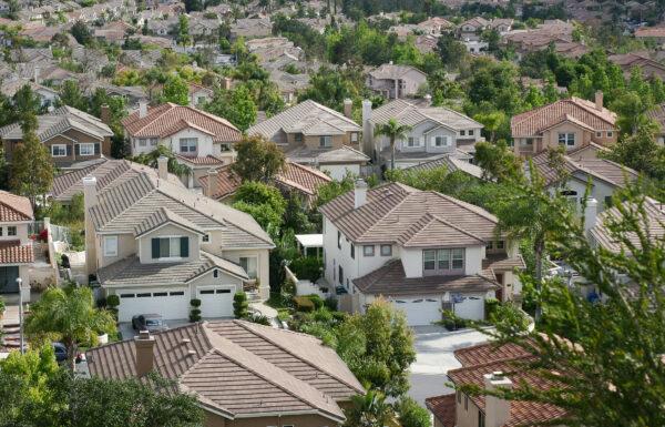 Homes in Lake Forest, Calif., on June 6, 2009. (John Fredricks/The Epoch Times)