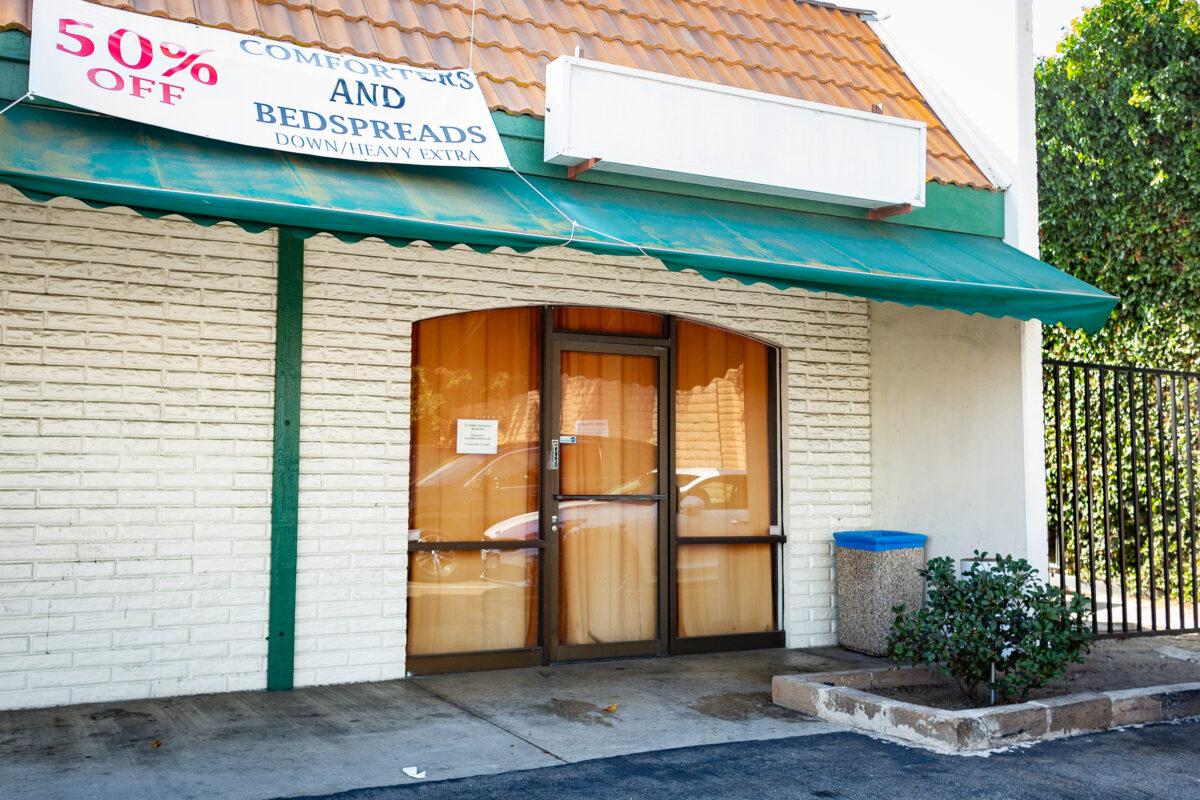 An empty business available for lease in Costa Mesa, Calif., on Oct. 22, 2020. (John Fredricks/The Epoch Times)