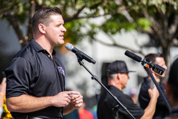 City workers and first responders of Los Angeles gather in front of Los Angeles City Hall in protest of the city's required vaccine mandates on Nov. 8, 2021. (John Fredricks/The Epoch Times)