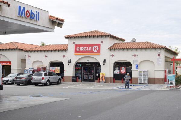 Family and friends of Scott Karsten, 60, who went missing last October, organized a search-and-rescue party in San Clemente, Calif., on Dec. 21, 2021. (Brandon Drey/The Epoch Times)