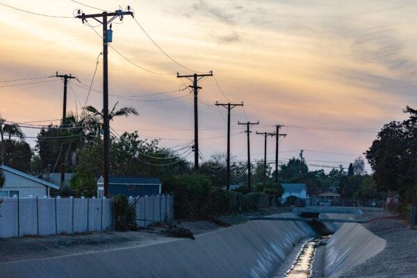 Power lines in Fullerton, Calif., on Dec. 22, 2020. (John Fredricks/The Epoch Times)