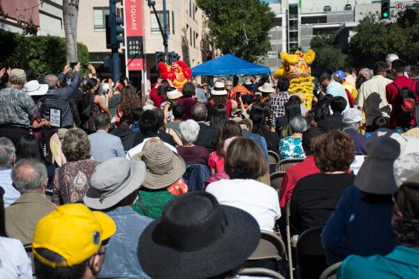 San Diego Asian American legend Tom Hom,94, is honored with a block of Third Avenue dedicated to his name at a ceremony held on Feb.12, 2022, in downtown San Diego. A warm crowd and the Chinese Consolidated Benevolent Association’s lion dance join the celebration. (Jane Yang/The Epoch Times)