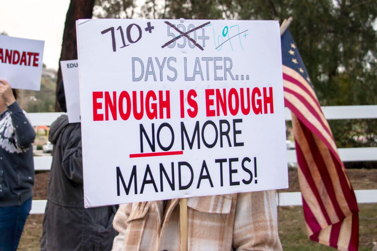 Parents, teachers, and students protest mask and vaccine mandates in Temecula, Calif., on Feb. 22, 2022. (Courtesy of Stephanie Dawson)