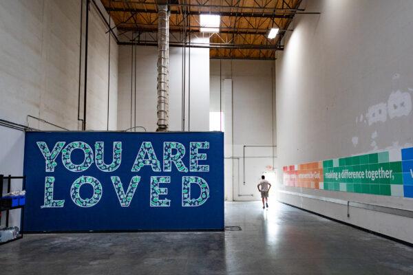 Volunteers at Saddleback Church contribute to the operation of Orange County's largest food distribution center, the Saddleback Church Food Pantry, in Lake Forest, Calif., on Aug 17, 2020. (John Fredricks/The Epoch Times)