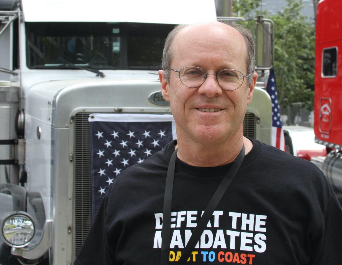 Former Silicon Valley entrepreneur Steve Kirsch at the Defeat the Mandates rally in Los Angeles on April 10, 2022. (Brad Jones/The Epoch Times)