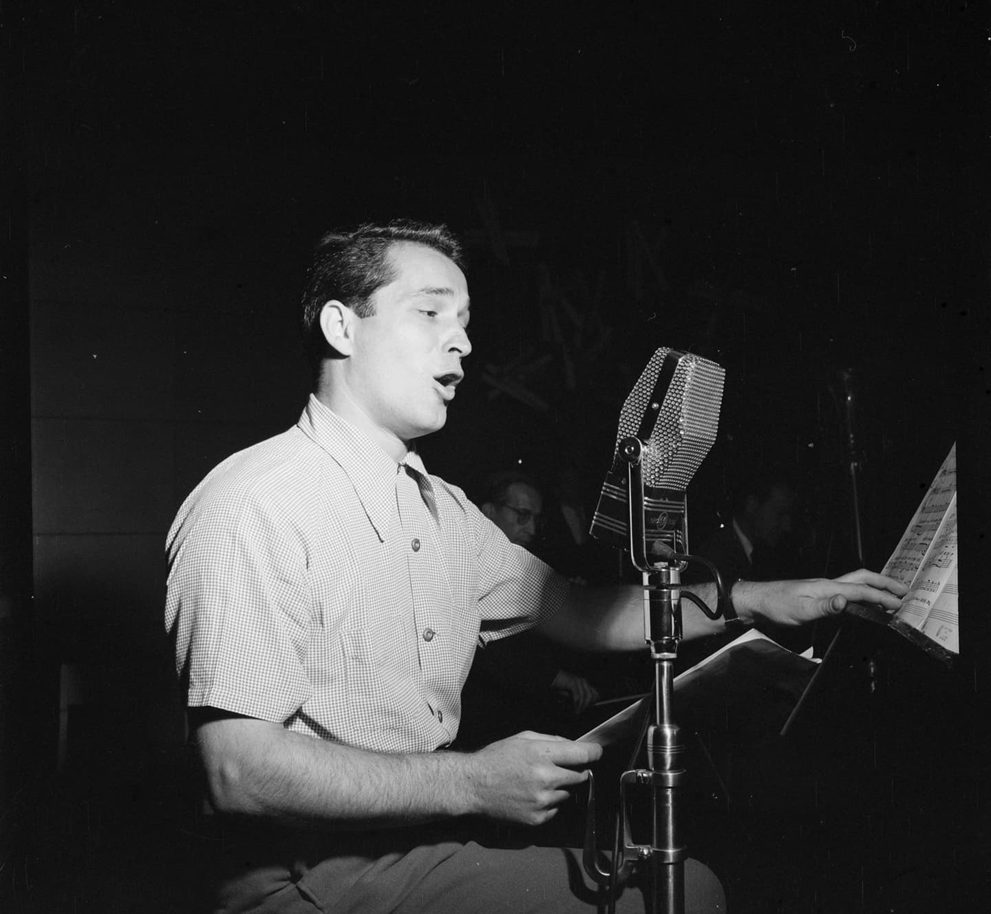 Perry Como in New York City, circa October 1946. Library of Congress. (Public Domain)